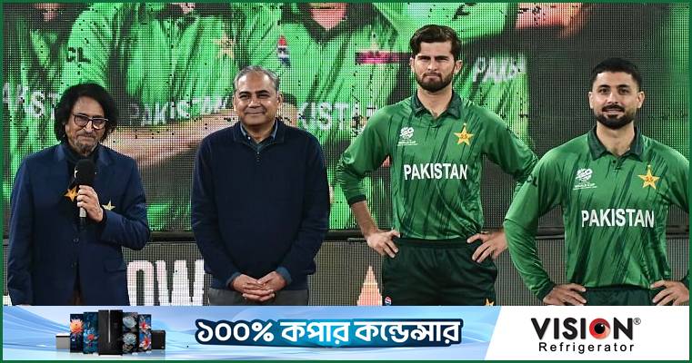'জাহিল, অযোগ্য'- নাকভিকে শোয়েবের তীব্র আক্রমণ